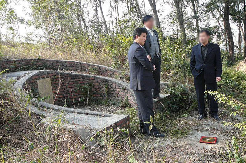 董易奇老師墓地布局